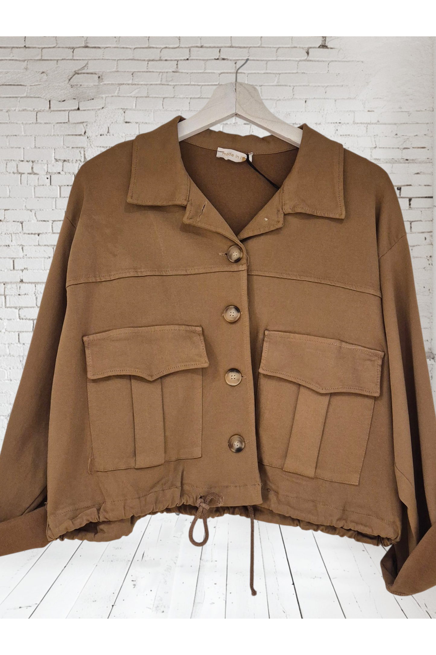 Kort Vest “Cinnamon Ease” – Karamelbruin