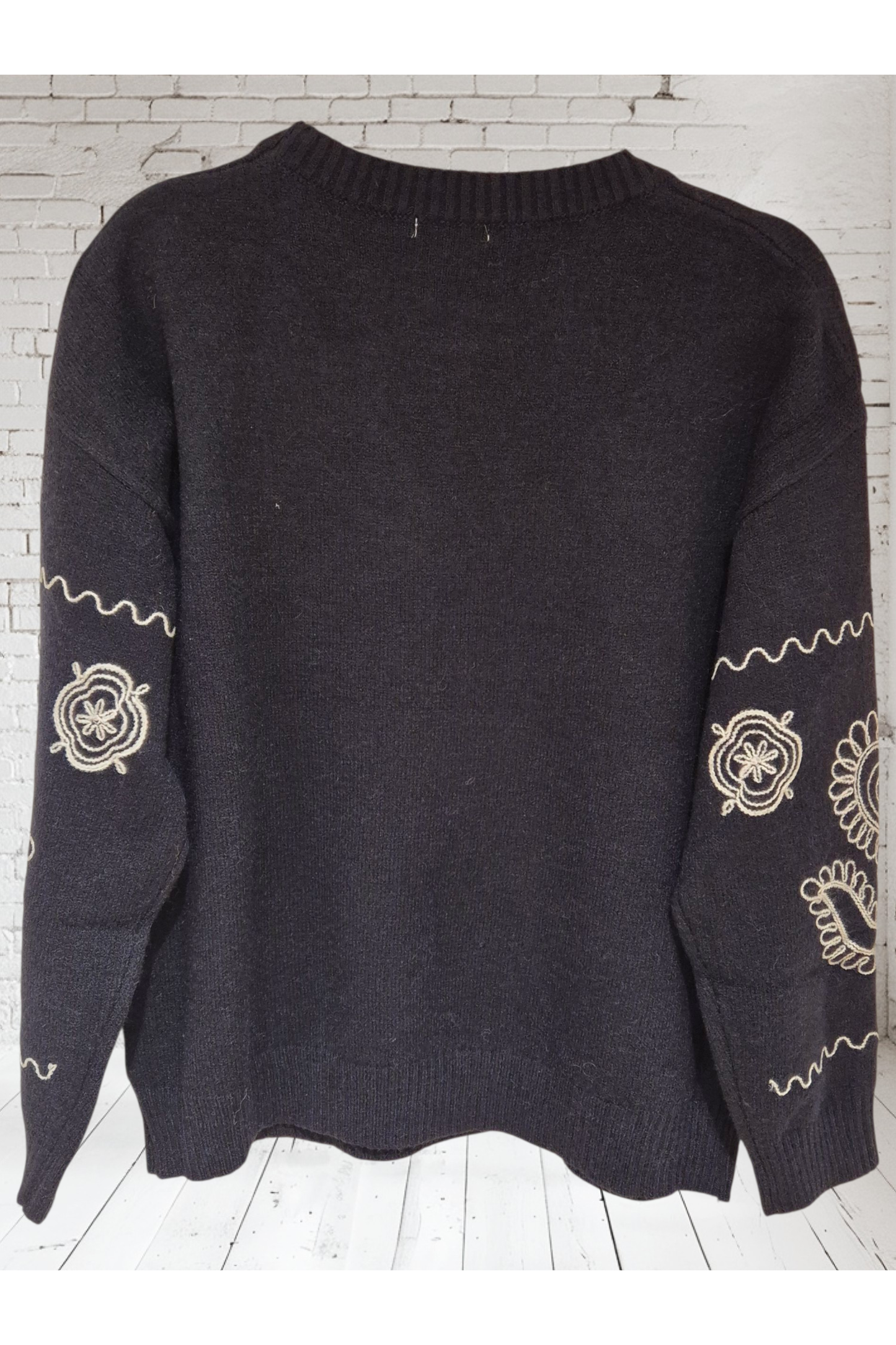 Gebreide Pull met Borduursels Zwart