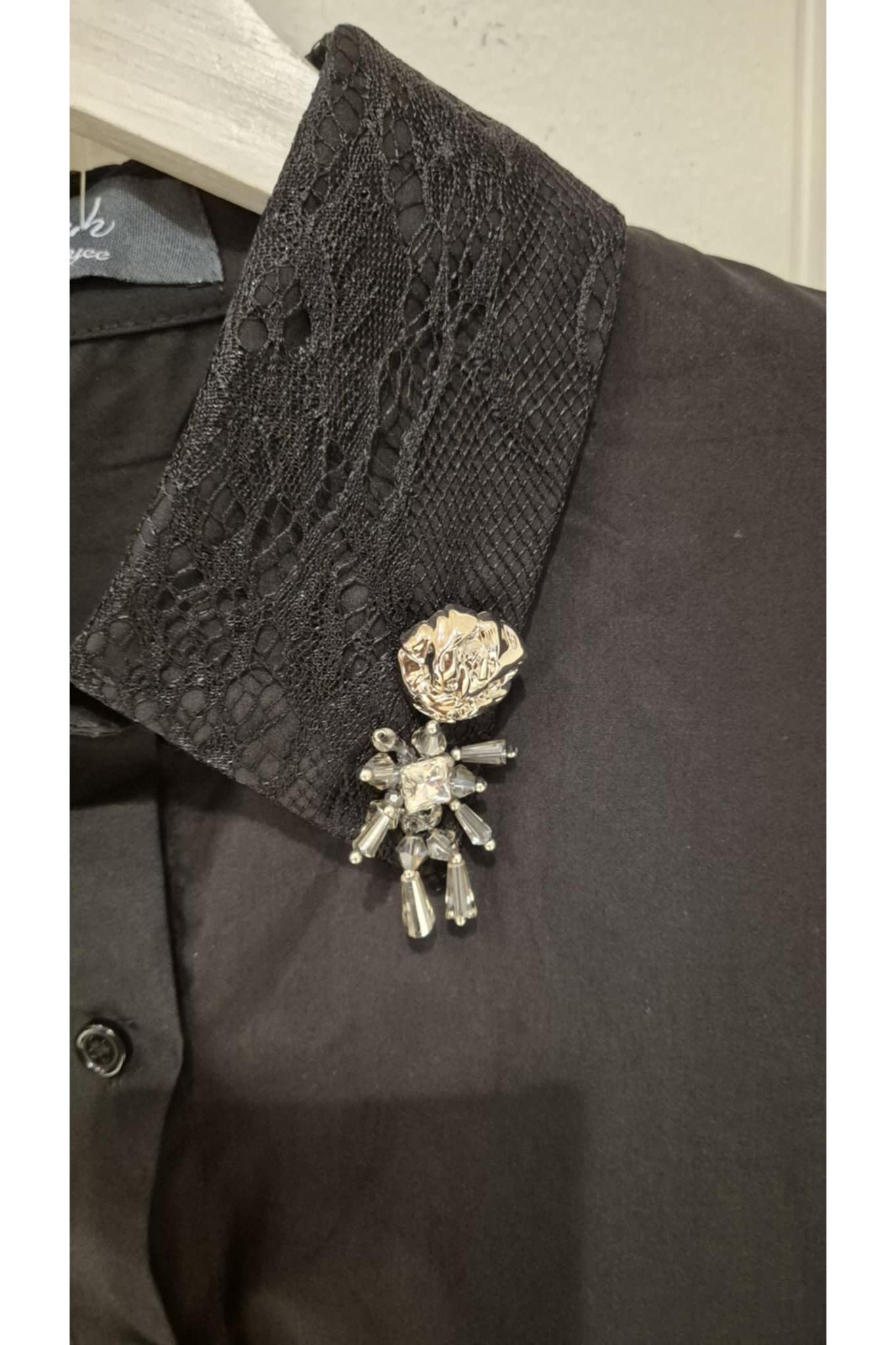 Zwarte Blouse met Statement Kraag