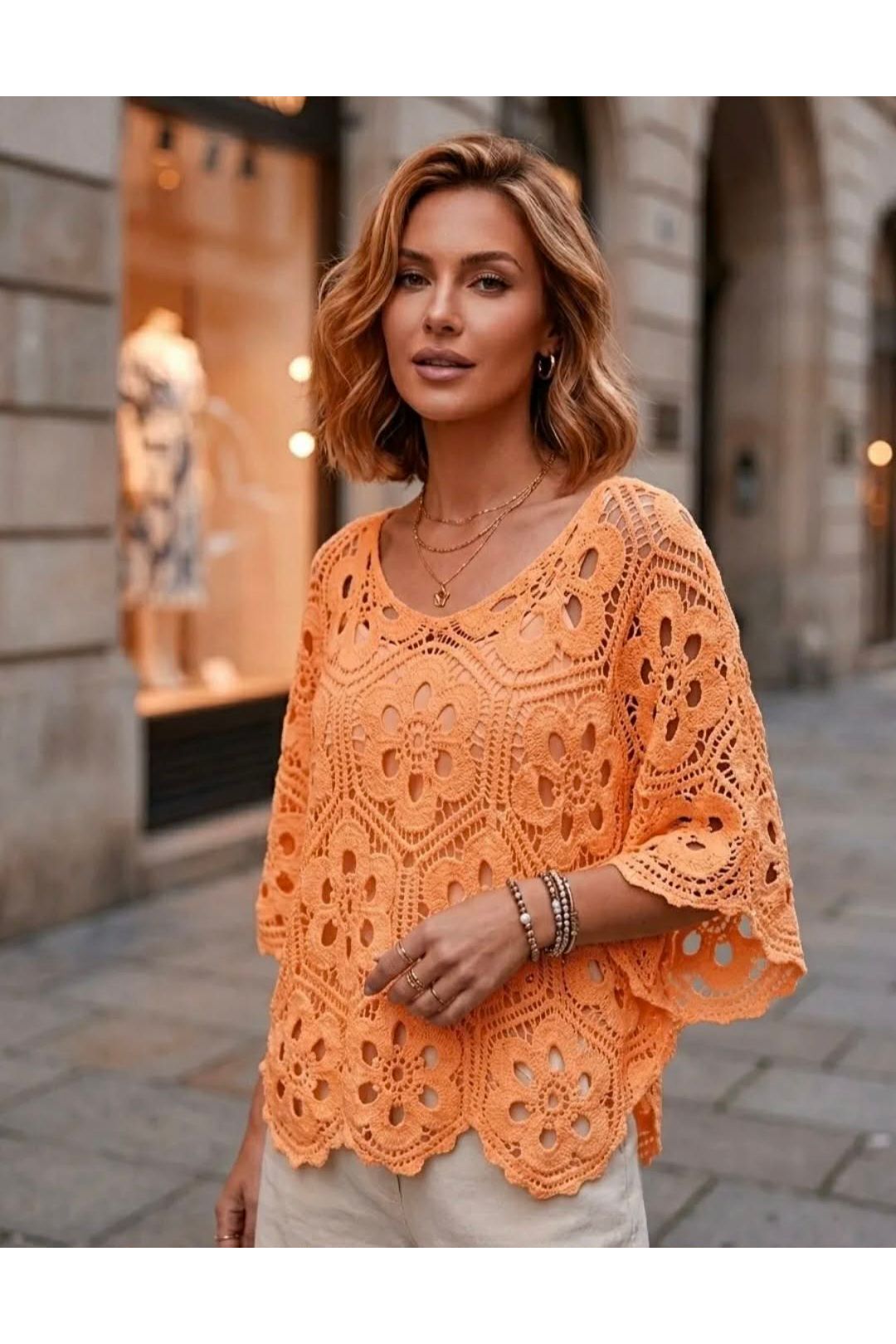 Gehaakte boho top met ondertop abricot