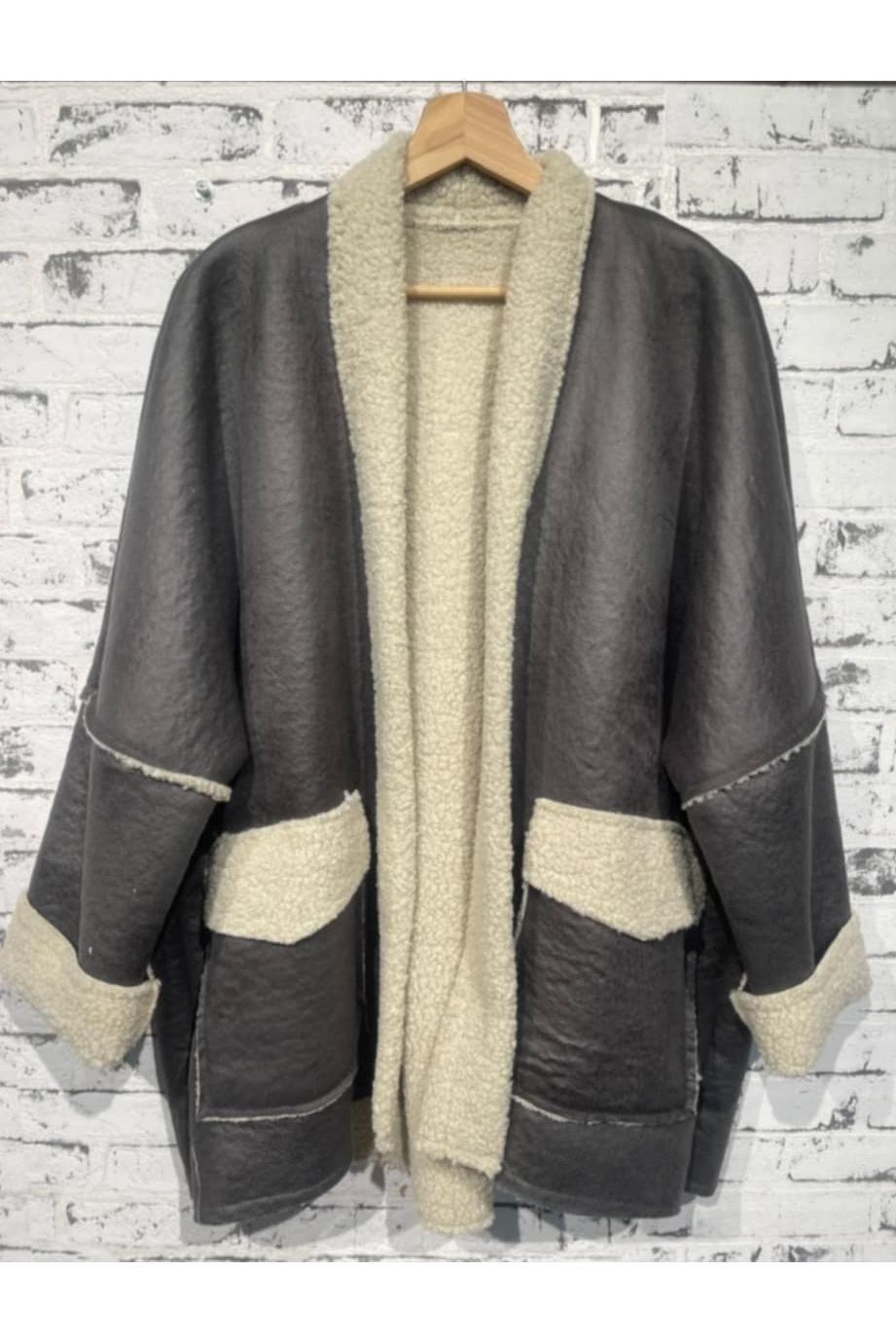 Oversized jas in antraciet kunstsuède met teddyvoering