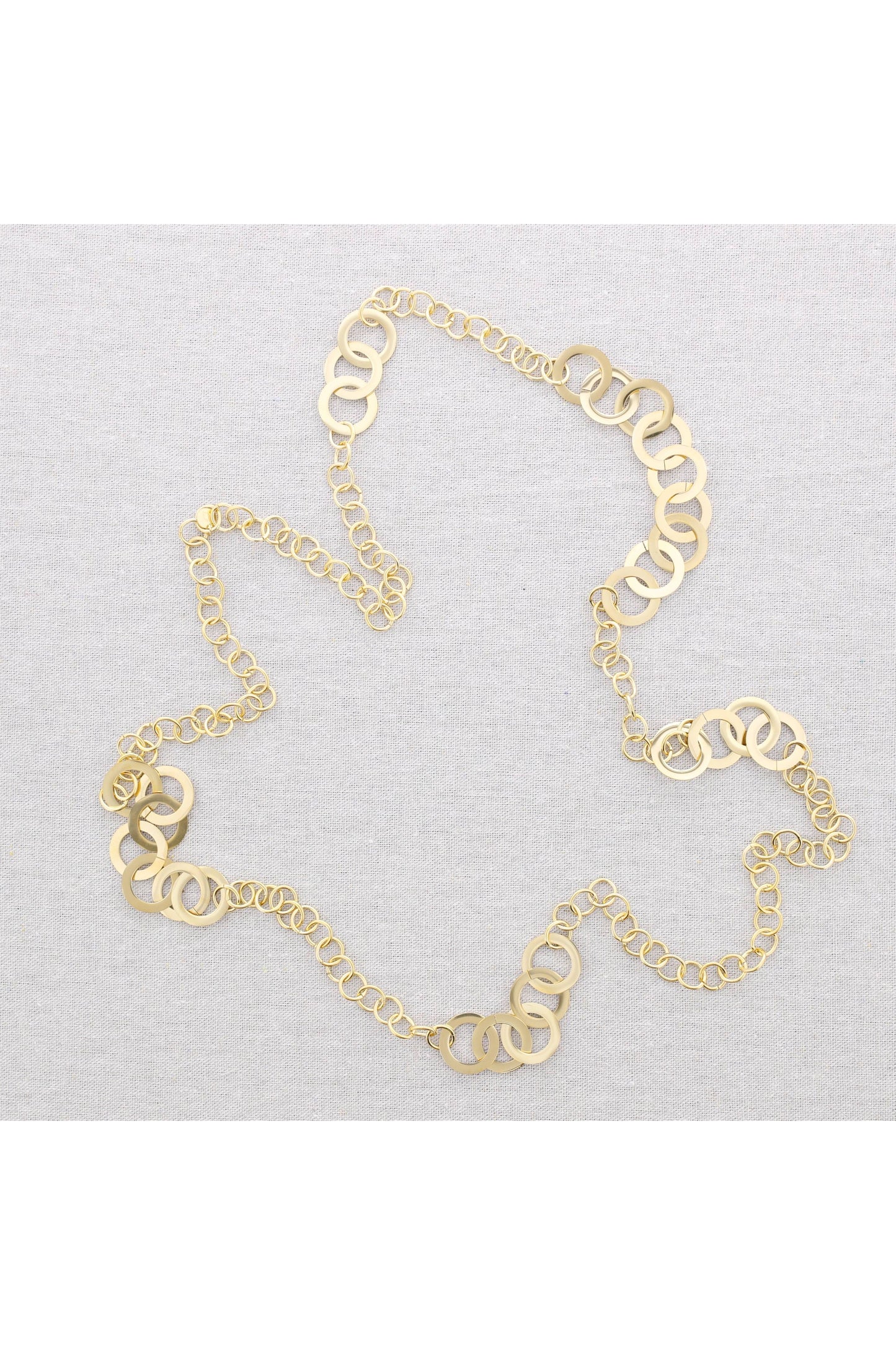 Halsketting met kleine stalen schakels