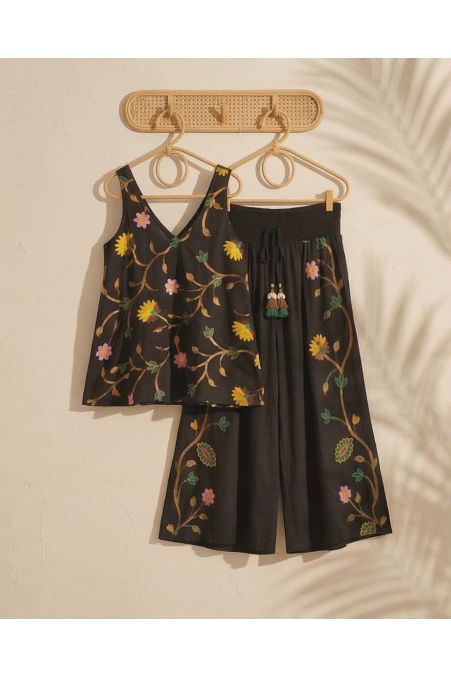 Zwarte boho broek met geborduurde details