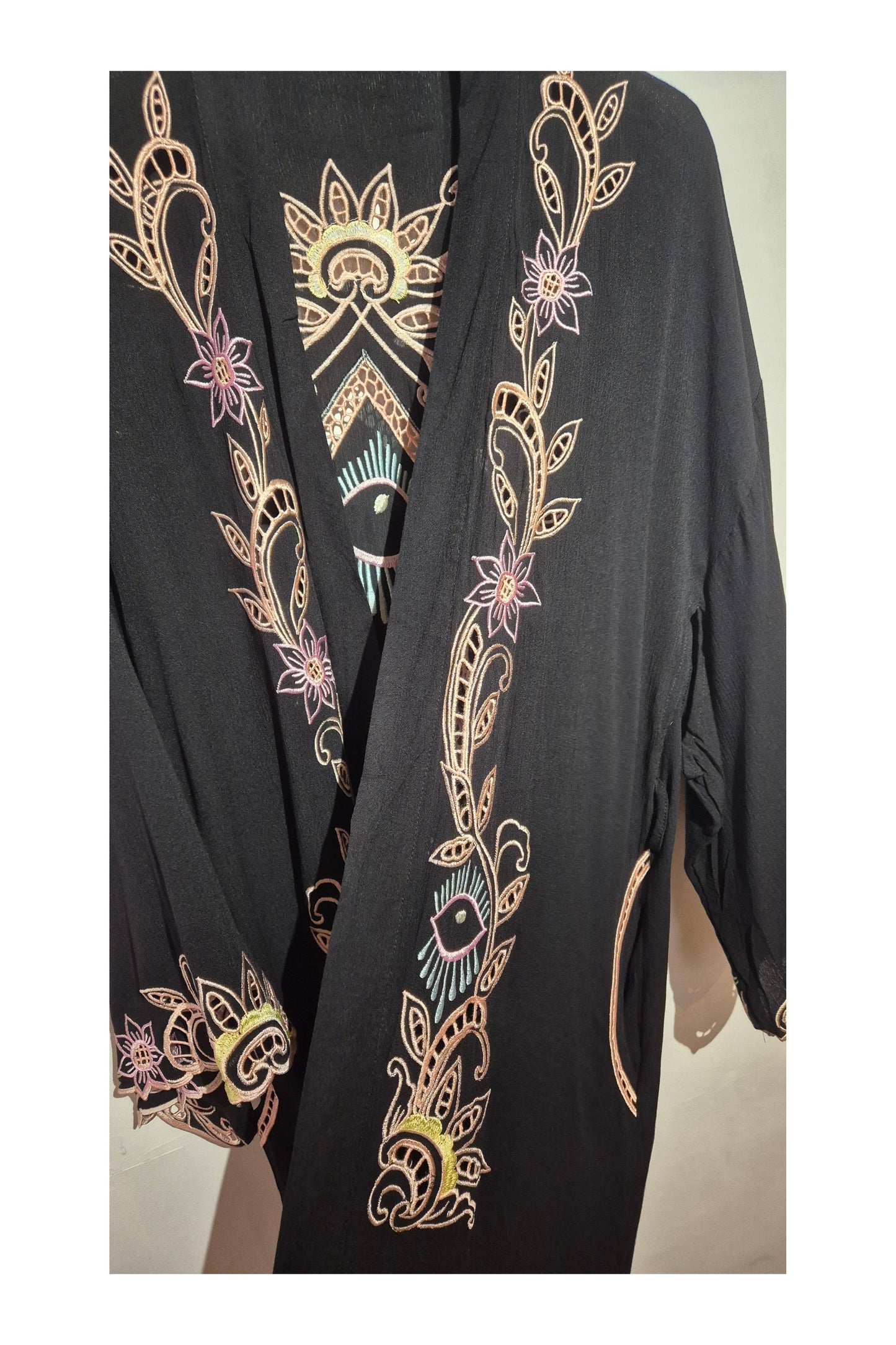 Zwarte Kimono met Mystiek Borduursel
