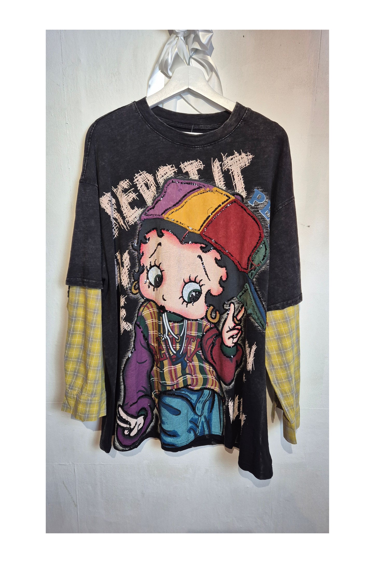 Oversized “Betty Streetstyle” Layered Tee
