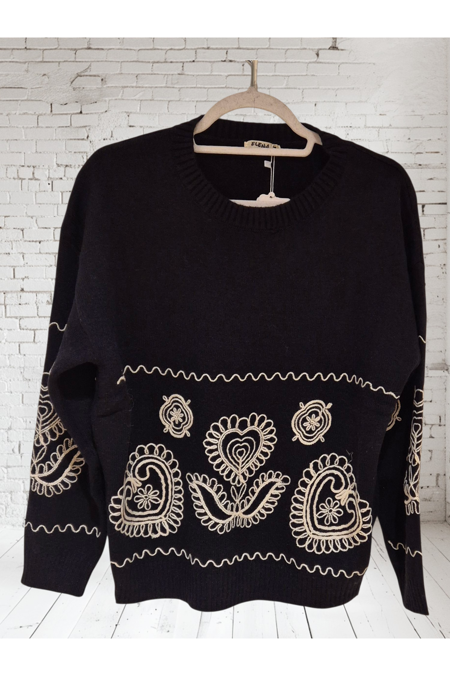 Gebreide Pull met Borduursels Zwart