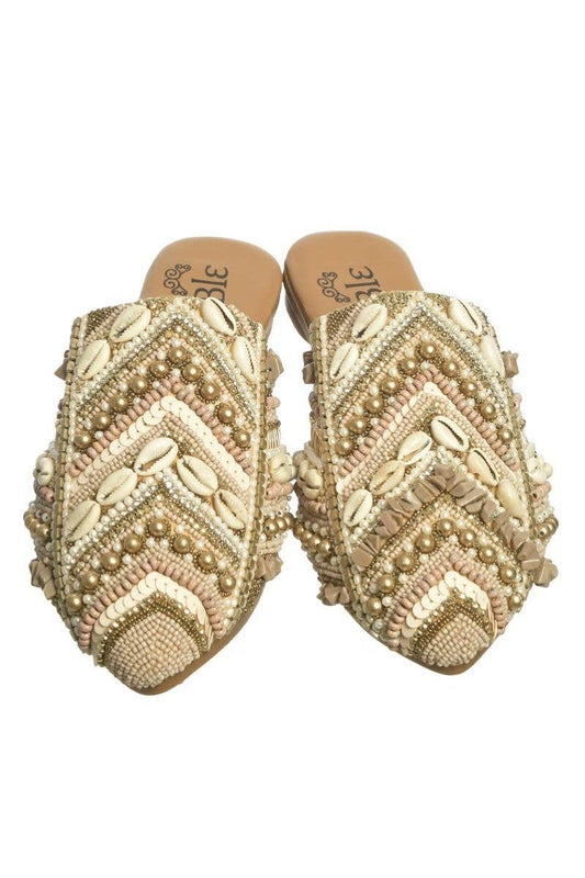 Beige-roze gouden sandaal met schelpen en kralen