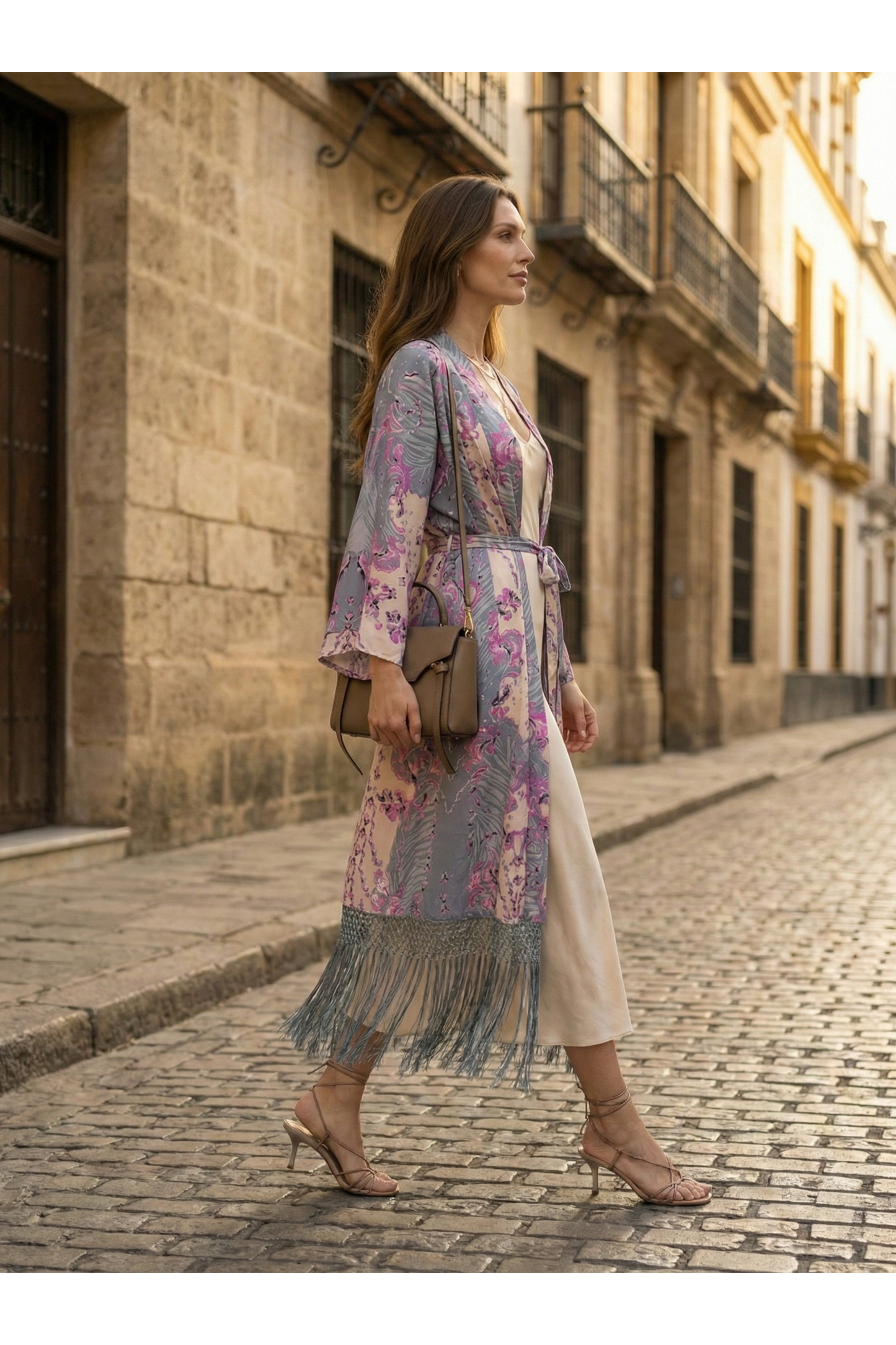Kimono met print en met de hand gemaakte franjes Lila