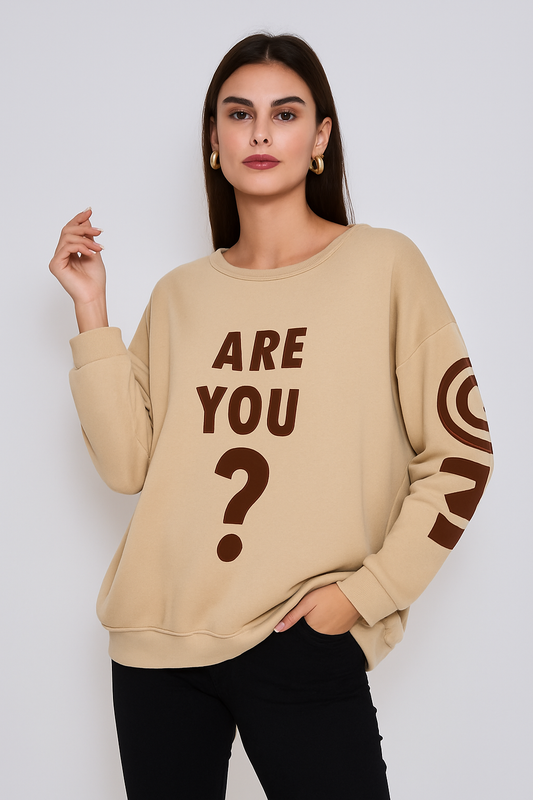 Oversized Beige Pull met Print ARE YOU?