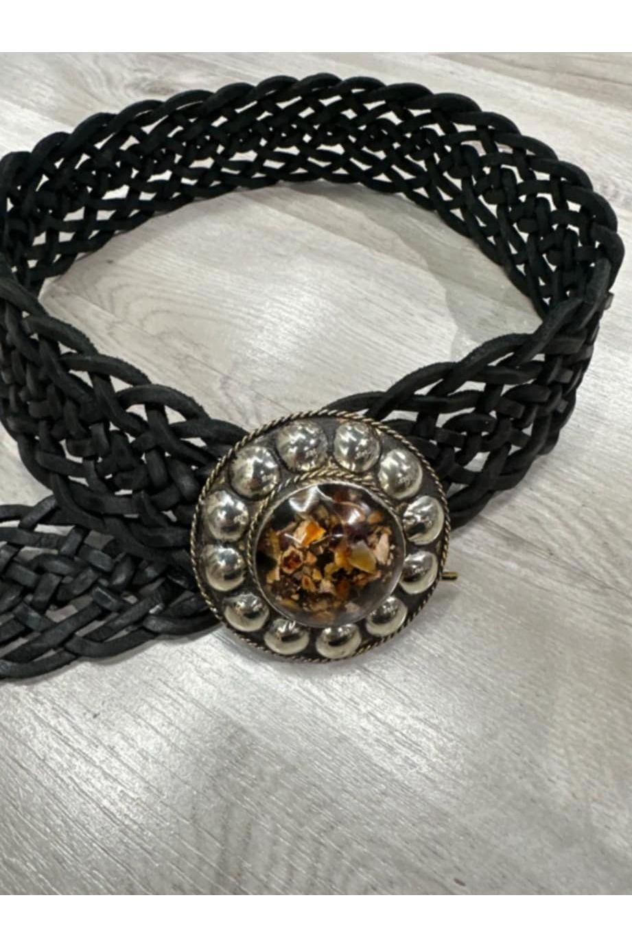 Zwarte gevlochten riem met statement gesp