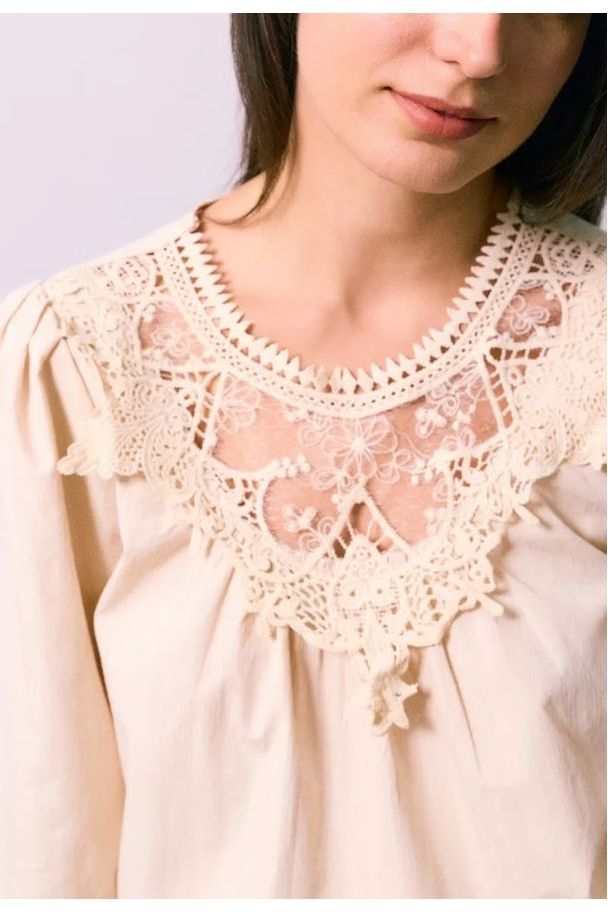 Romantische Ecru Bloes