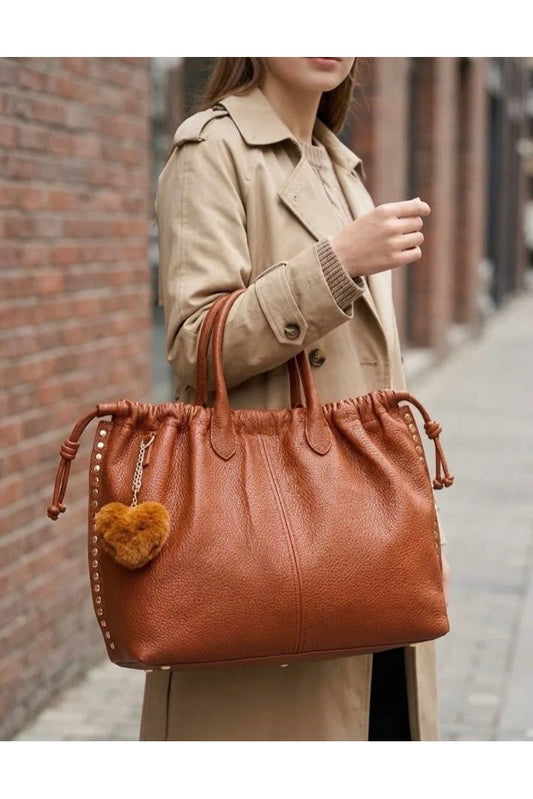 Boho Stud Shopper met Heart Charm Camel