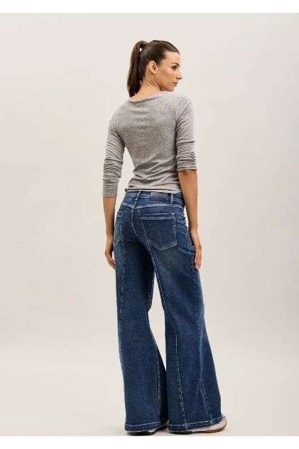 Wide Leg Jeans met Statement Naden