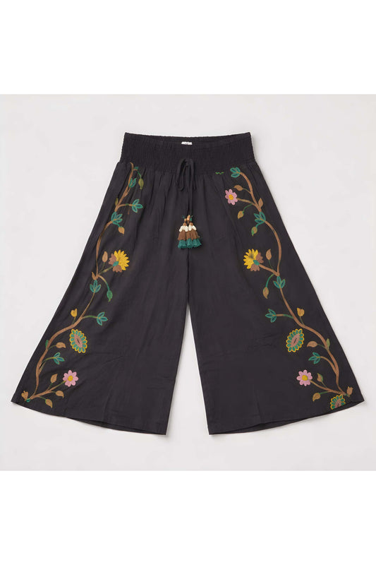 Zwarte boho broek met geborduurde details