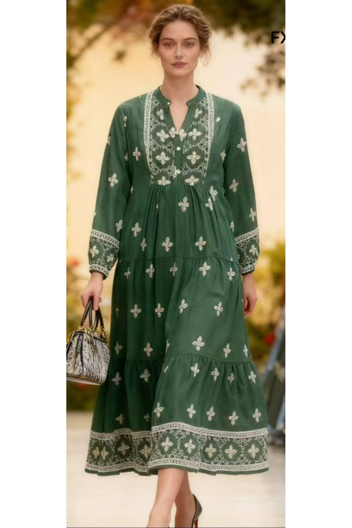 Lange jurk in een soepele viscosemix groen