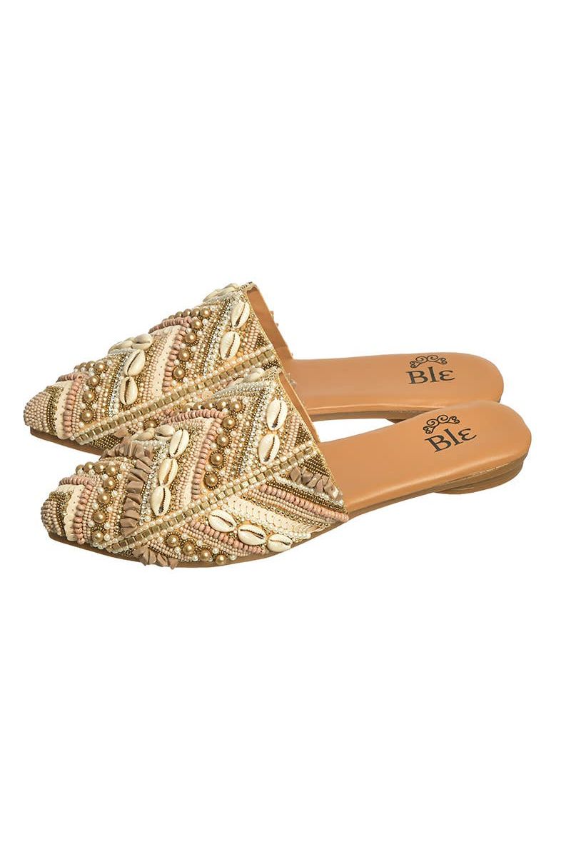 Beige-roze gouden sandaal met schelpen en kralen