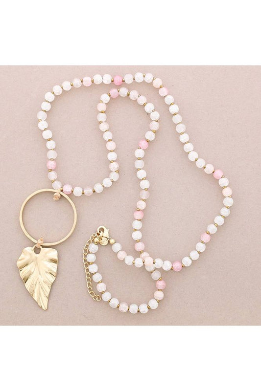 Lange ketting met bladhanger