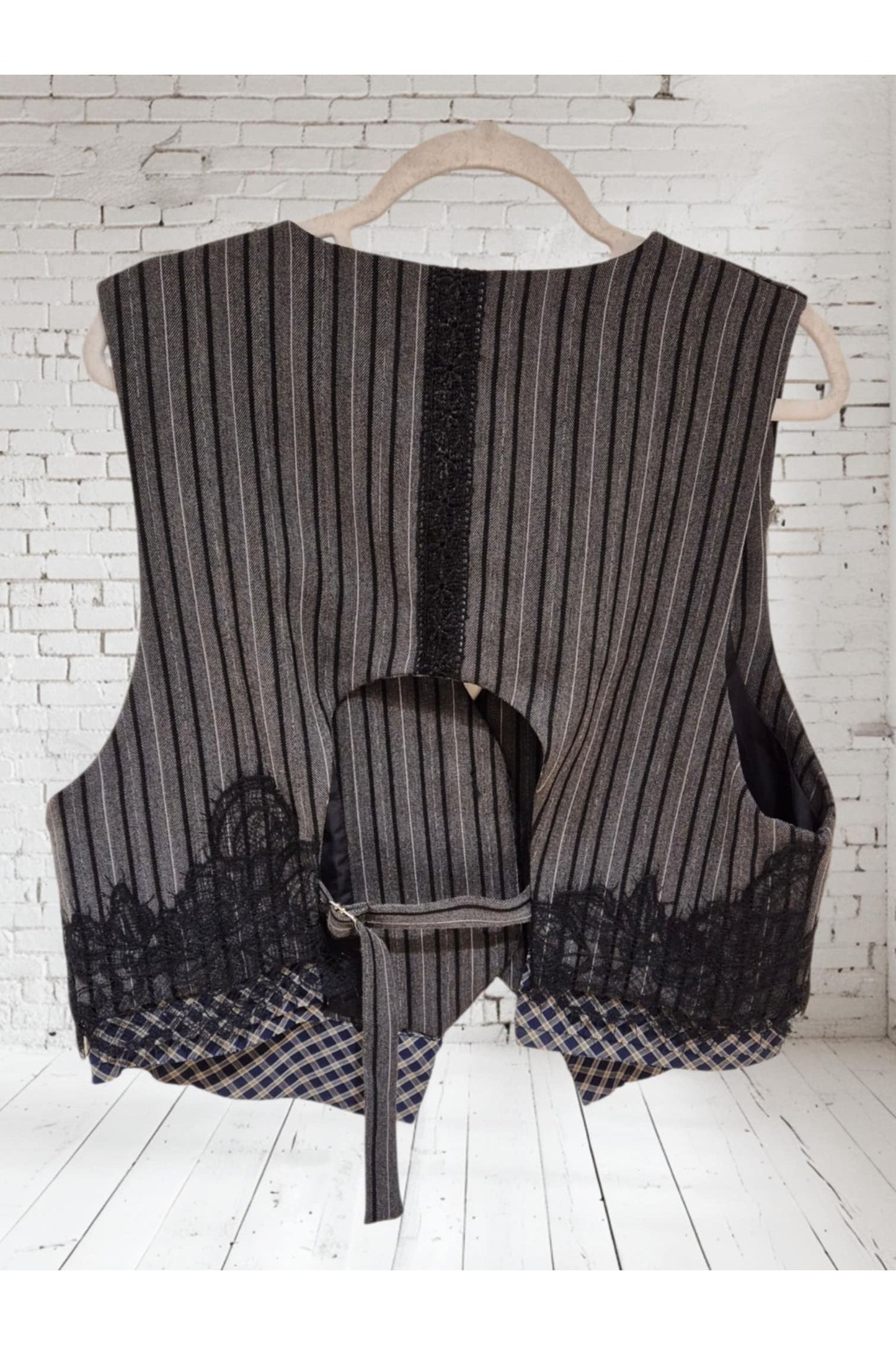 Gestreepte Gilet met Kant & Vintage Knopen