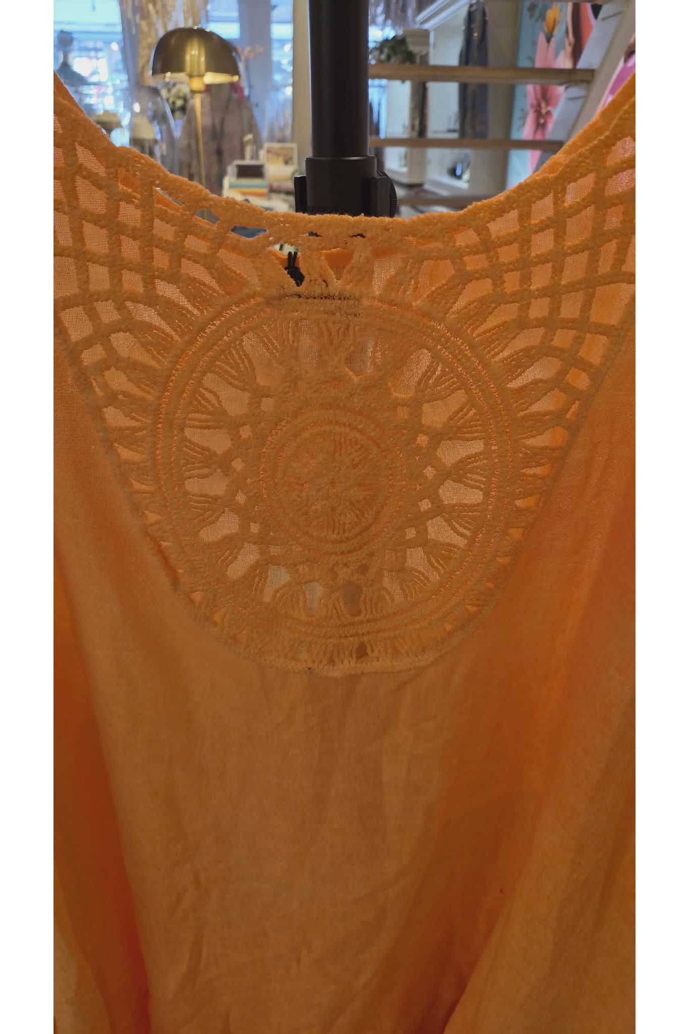 Luchtige katoenen tuniek met haakdetail fluo oranje