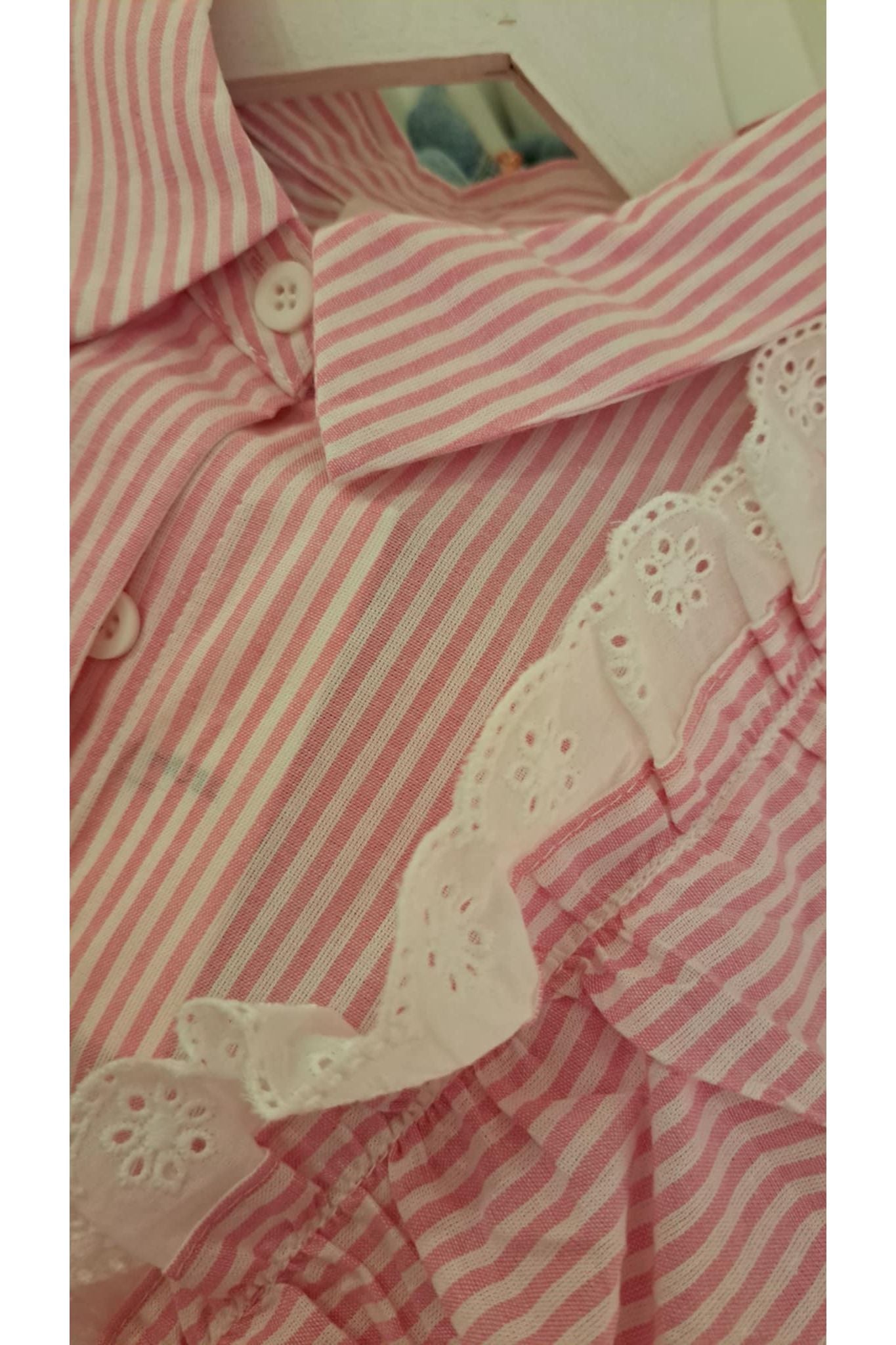 Striped ruffle blouse with broderie roze