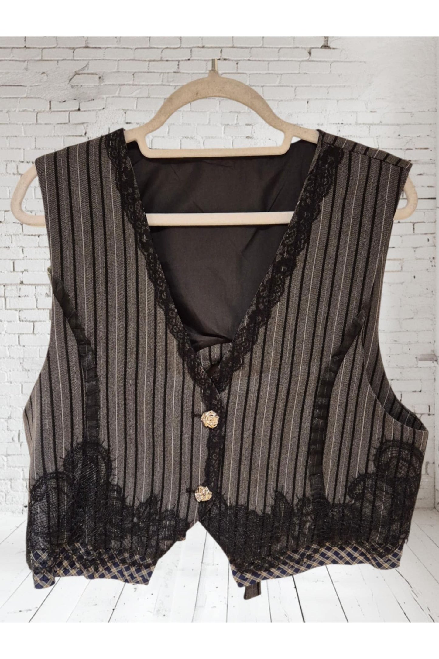 Gestreepte Gilet met Kant & Vintage Knopen