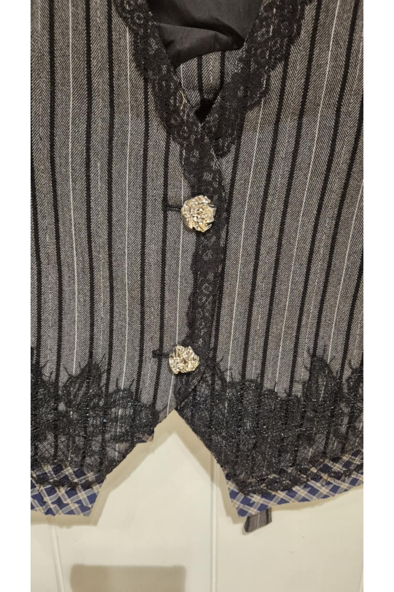Gestreepte Gilet met Kant & Vintage Knopen