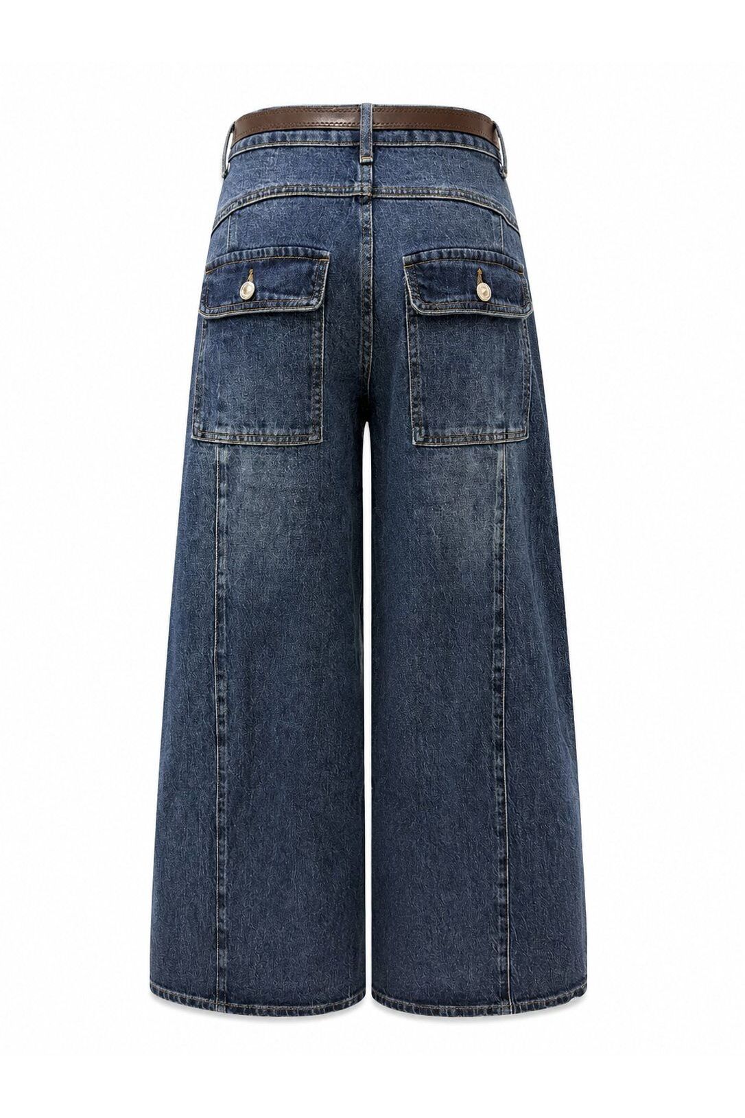 Jeans met wijde pijpen en riem