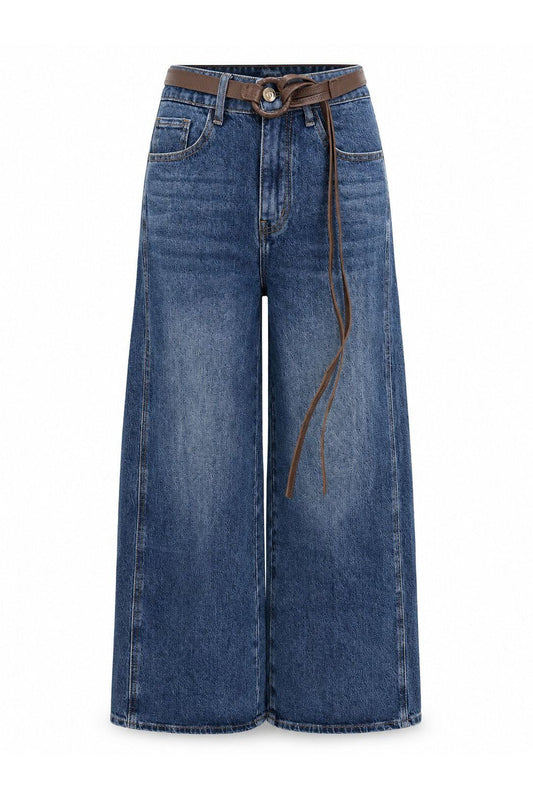 Jeans met wijde pijpen en riem
