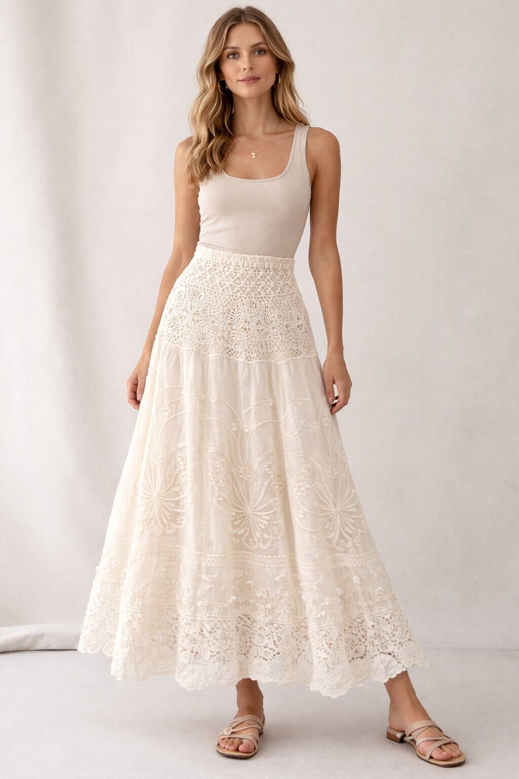 Ecru rok van geborduurde Franse kant