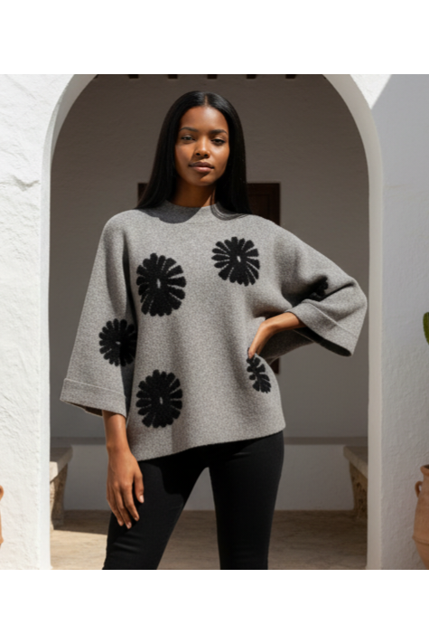 Grijze pull met zwarte bloemen